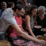 15 giugno, Polo del '900: si condivide il cibo offerto dal pubblico, dalla compagnia e dagli sponsor del festival (foto Mario Ruggiero)